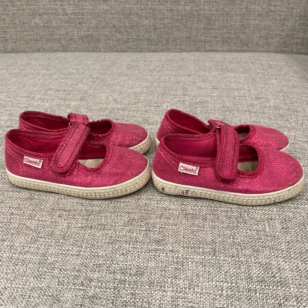 Pair of Cienta EU 23 play condition for wear on toes